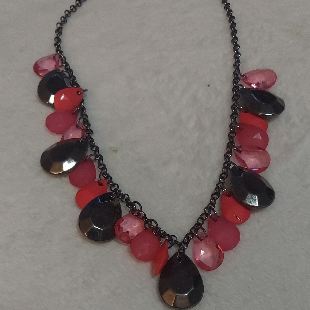 8/$10 Paparazzi Black and Pink Teardrop Necklace - Picture 3 of 5